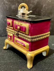 lot 203 image: Limoges Stove Trinket Box