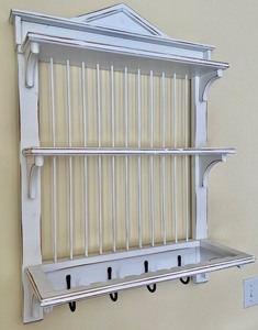 lot 205 image: Decorative White Plate and Cup Display Shelf