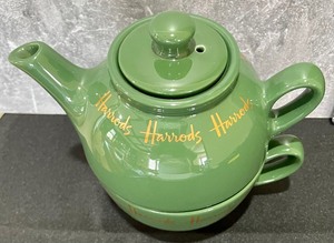 lot 206 image: Harrods TeapotTeacup Combination Set