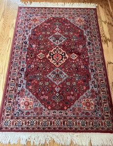 lot 29 image: Beautiful  Area Rug