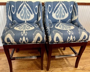 lot 32 image: Ballard Designs Upholstery Collection ChairsBarstools