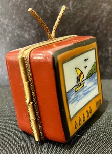 lot 49 image: Limoges Television Trinket Box