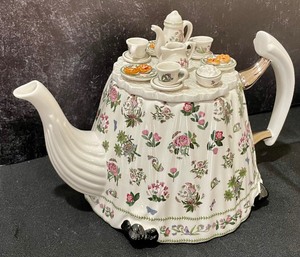 lot 48 image: Two Pretty Teapots by Portmeirion