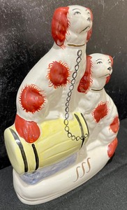 lot 52 image: Vintage Staffordshire Figurine - Two Spaniels