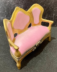 lot 50 image: Limoges Pretty Pink Settee Pill Box - Trinket Box