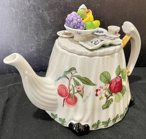 lot 54 image: Vintage Paul Cardew Portmeirion Teapot