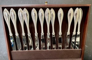 lot 55 image: Onieda Silver Plated Flatware Set