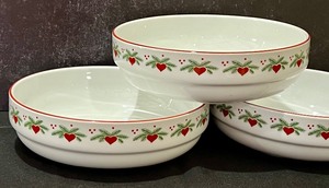 lot 61 image: Three Porsgrund 8 Hearts and Pines Shallow Round Serving Bowls