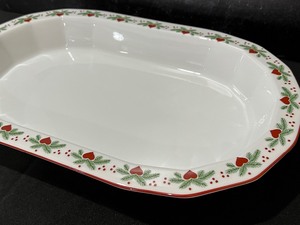 lot 66 image: Porsgrund Hearts and Pines  9 Vegetable Bowl and Porgsrund Hearts and Pines Oval Platter