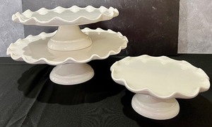 lot 67 image: (3) Williams and Sonoma Ruffled Edge Pedestal Serving Plates