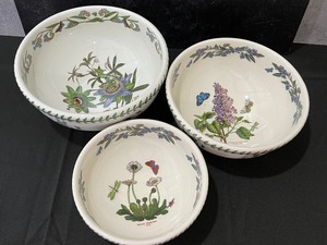 lot 70 image: Botanic Garden Three Piece Nesting Bowl Set