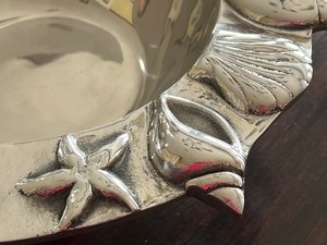 lot 73 image: Decorative Metal Seashell Themed Serving Bowl