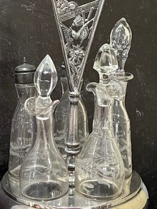 lot 79 image: Antique Victorian Cruet Set