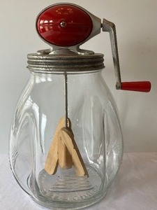 lot 97 image: 1930s Dazey Butter Churn No. 8