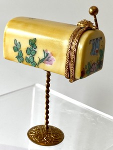 lot 101 image: Limoges Mailbox Trinket Box
