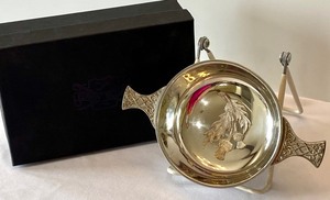 lot 104 image: Edwin Blyde Celtic Collection Pewter Decorative Double Handled Bowl