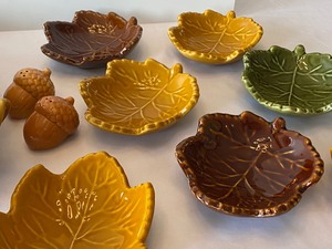 lot 103 image: Fun Fall Colored Serving Dishes