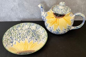 lot 232 image: Poole Pottery Plate and Teapot Set