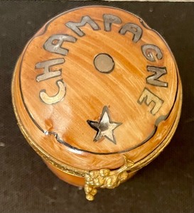lot 233 image: Limoges Champaign Cork Trinket Box