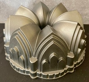 lot 231 image: Bake Away
