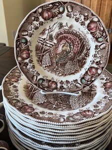 lot 106 image: Johnson Brothers His Majesty China - Johnson Brothers - His Majesty Dishes
