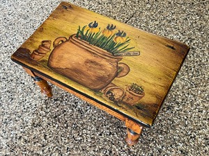 lot 114 image: Adorable Antique Hand Painted Step Stool