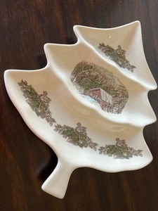 lot 124 image: Johnson Brothers Friendly Village Christmas Tree Shaped Divided Dish