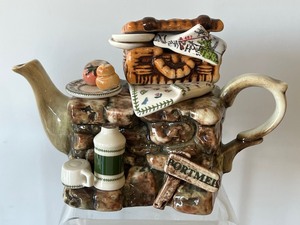 lot 127 image: Two Petite Portmeirion Teapots