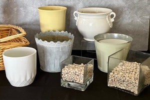 lot 128 image: Collection of Lovely Home Decor Items