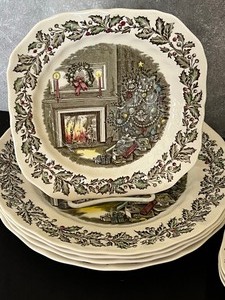 lot 133 image: Johnson Brothers Merry Christmas Plates
