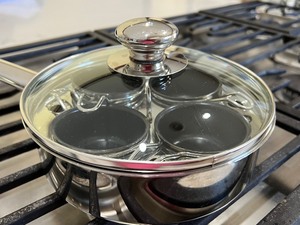 lot 137 image: Induction Four Cup Egg Poaching Pan