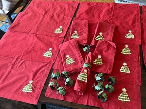 lot 146 image: Pottery Barn Christmas Table Linens