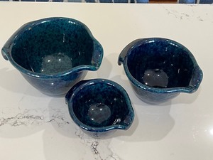 lot 144 image: Three Piece Bennington Potters Nesting Mixing Bowl Set