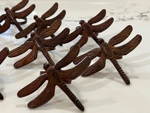 lot 149 image: 16 Dragonfly Figurine Napkin Rings