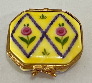 lot 157 image: Miniature Limoges Pill Box