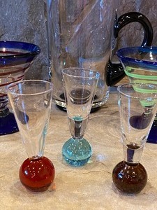 lot 174 image: Art Glass Style Bar Ware