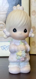 lot 410 image: Variety of Precious Moments Figurines