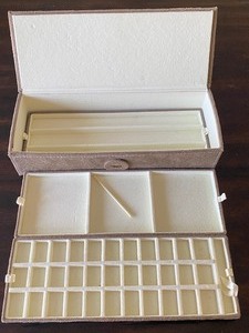 lot 447 image: Pandora Jewelry Box