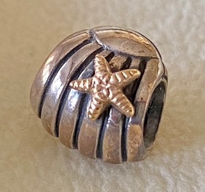 lot 436 image: Sterling Seashell and Starfish Pandora Bead