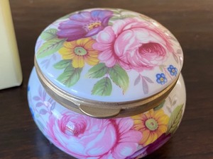 lot 394 image: Annandale Trinket Box & Royal Copenhagen Egg Figurine