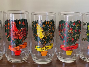 lot 392 image: Vintage 12 Days of Christmas Tumblers