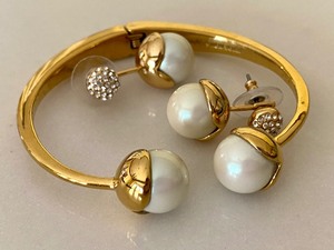 lot 197 image: Beautiful Kate Spade Bracelet and Earrings