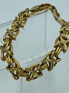 lot 180 image: Beautifully Designed 14k Bracelet
