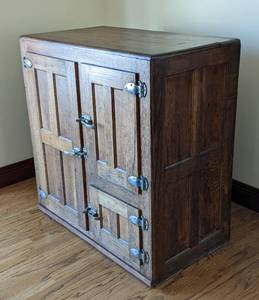 lot 300 image: Antique Seeger Ice Box