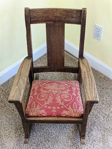 lot 312 image: Vintage Oak Childrens Rocking Chair