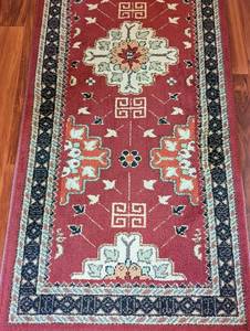 lot 318 image: Colorful Runner