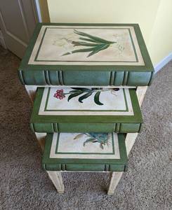 lot 322 image: Lovely Floral Nesting Table Set