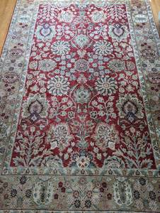 lot 326 image: Safavieh Area Rug