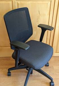 lot 328 image: HON Adjustable Office Chair