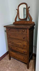 lot 336 image: Vintage Mirrored Dresser